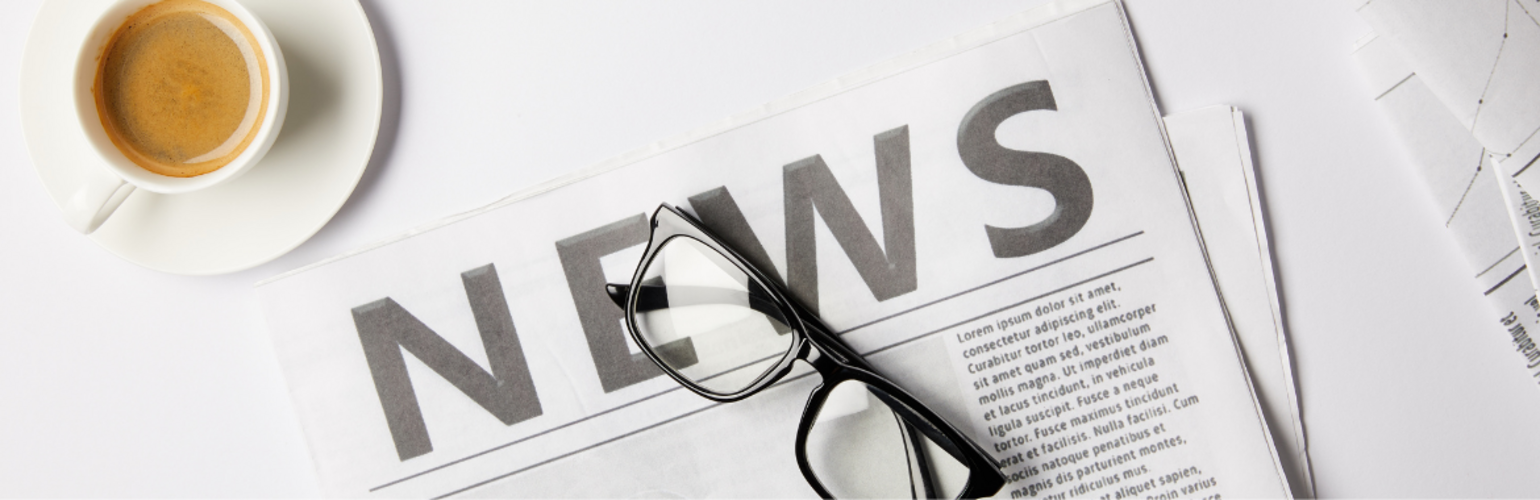 Journaux, lunettes, informations